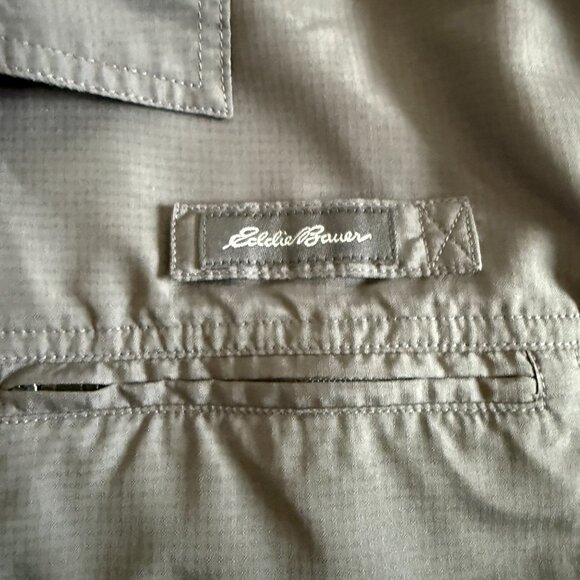 Eddie Bauer Men's XL Gray Outdoor Short Sleeve Button Down Shirt. - Picture 3 of 4